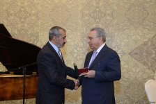 Azərbaycan diasporunun inkişafında xidmətləri olan şəxslərə mükafatlar təqdim edilib (FOTO)