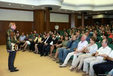 "ÜNS" Yaradıcılıq Səhnəsi tanınmış teatr rejissoru Roman Viktyukun qeyri-adi yaradıcılıq gecəsini keçirib (FOTO)