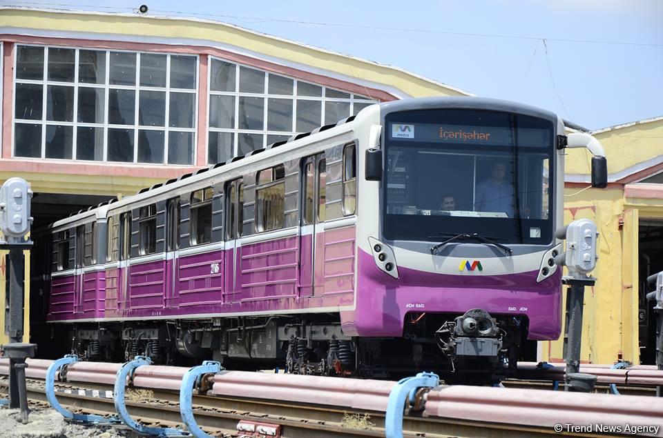 Bakı Metropoliteni daha bir qatarın görkəmində əsaslı yenilik etdi (FOTO)