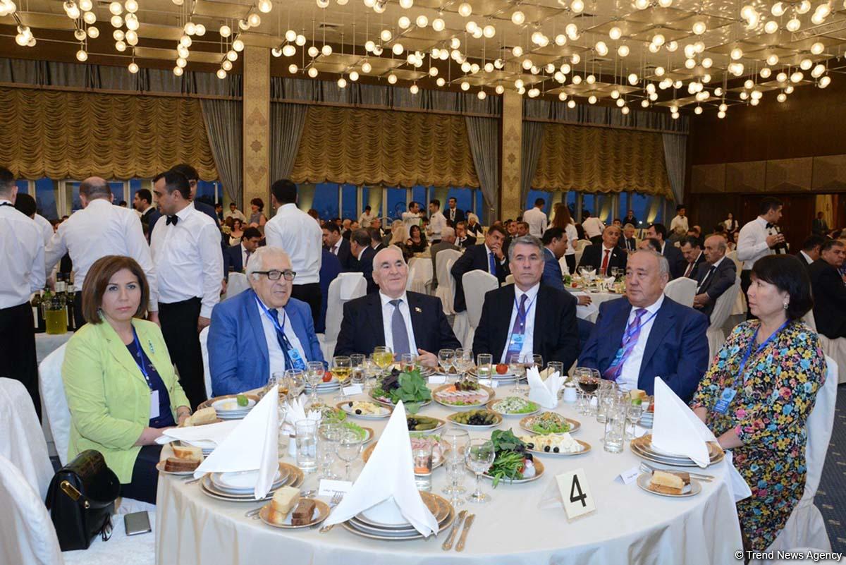 Azərbaycan diasporunun inkişafında xidmətləri olan şəxslərə mükafatlar təqdim edilib (FOTO)