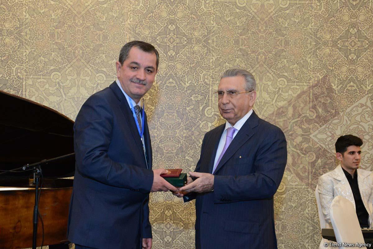 Azərbaycan diasporunun inkişafında xidmətləri olan şəxslərə mükafatlar təqdim edilib (FOTO)
