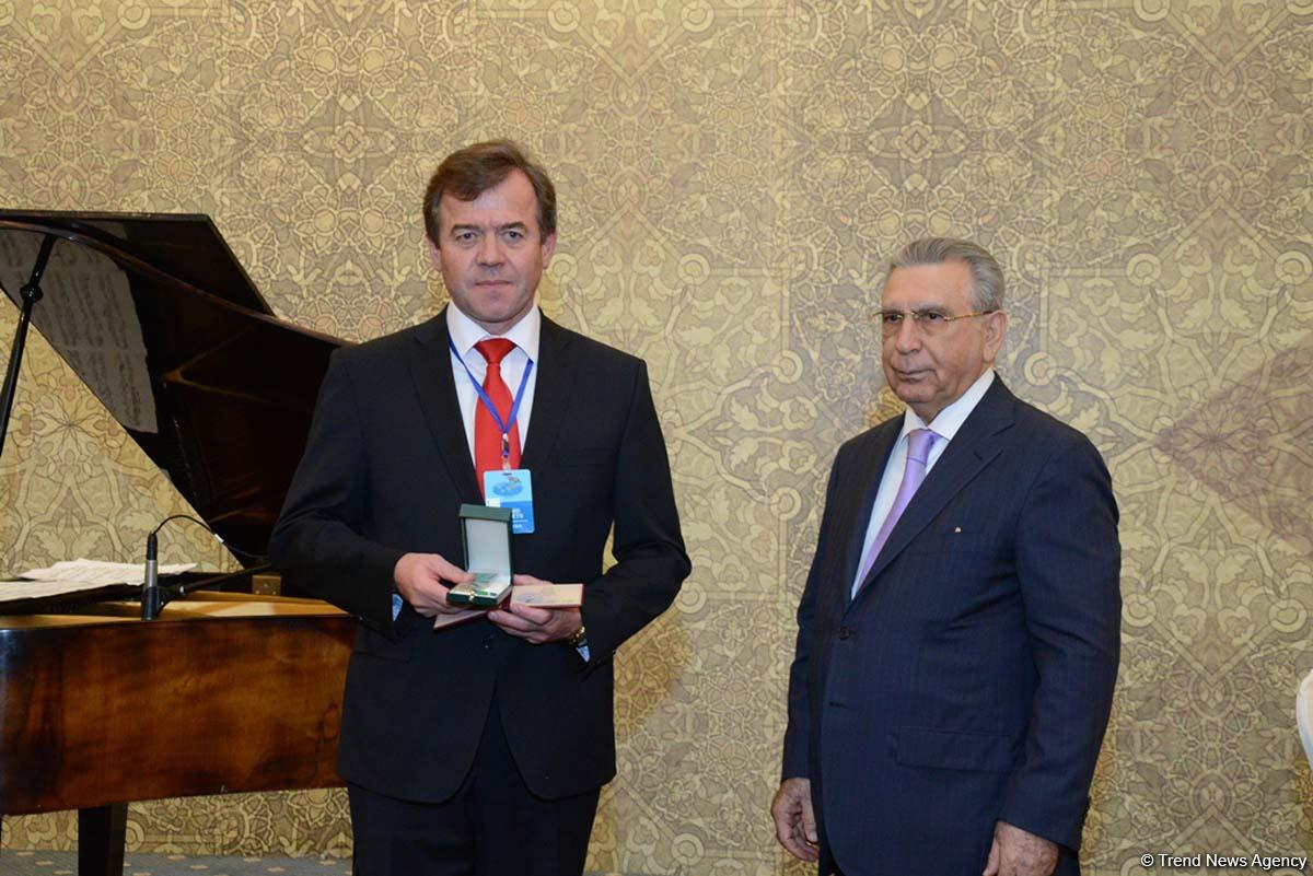 Azərbaycan diasporunun inkişafında xidmətləri olan şəxslərə mükafatlar təqdim edilib (FOTO)