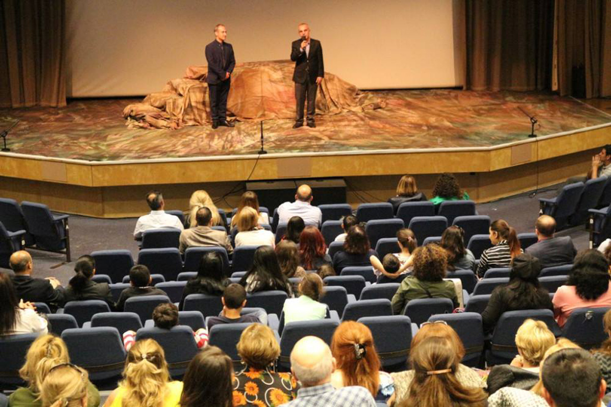 Gənc Tamaşaçılar Teatrı beynəlxalq tədbirlərdən mükafatlarla dönüb (FOTO)