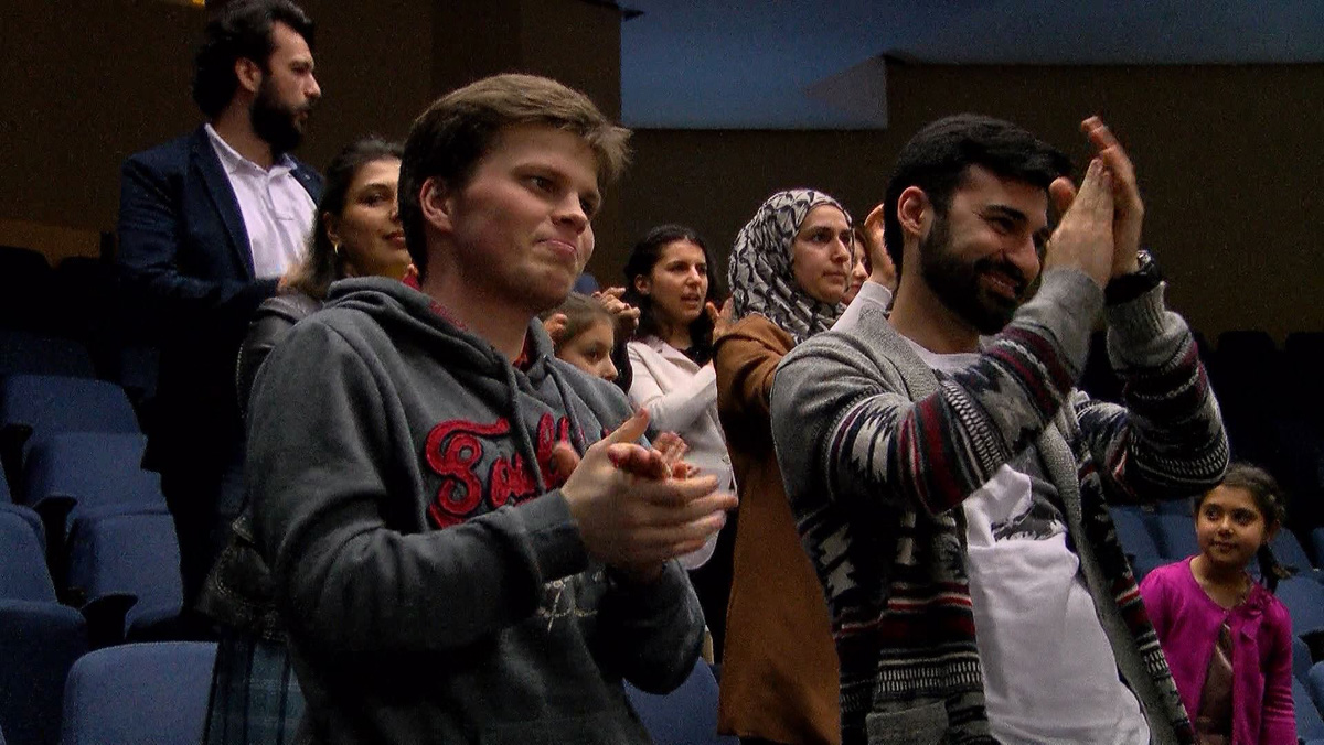 Gənc Tamaşaçılar Teatrı beynəlxalq tədbirlərdən mükafatlarla dönüb (FOTO)