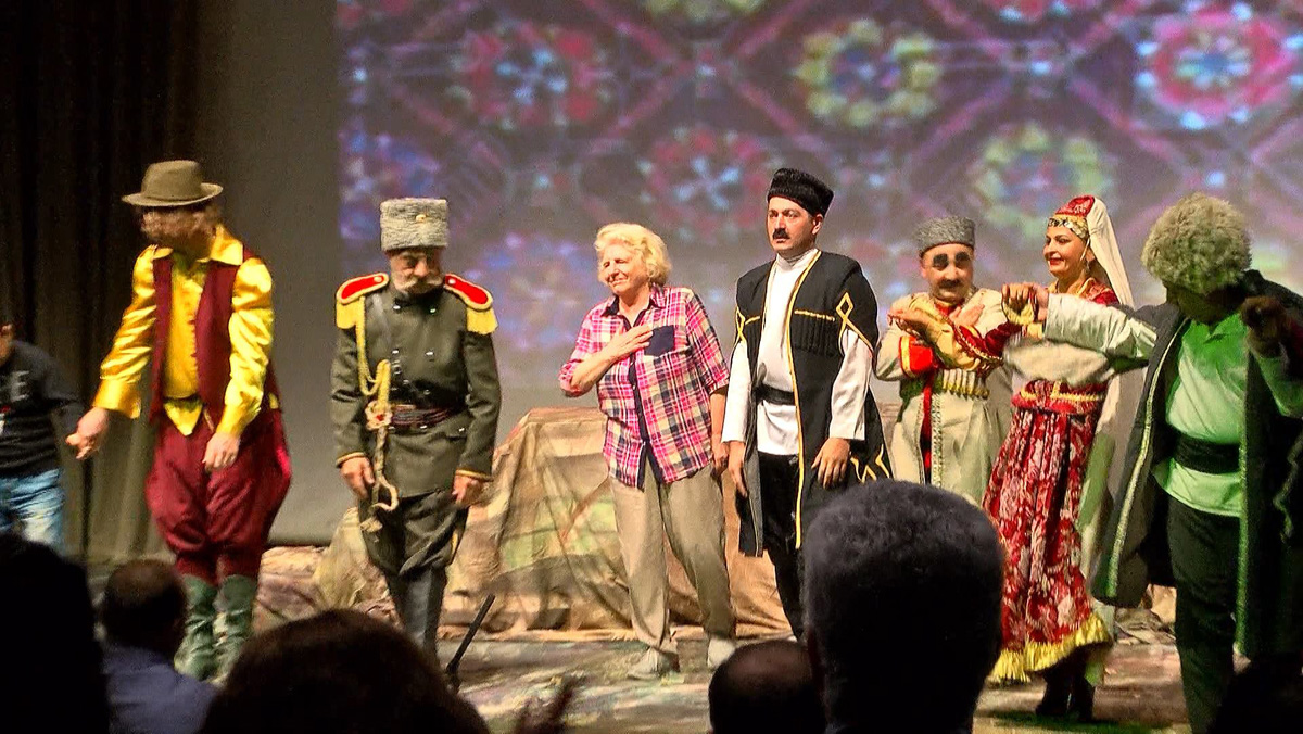Gənc Tamaşaçılar Teatrı beynəlxalq tədbirlərdən mükafatlarla dönüb (FOTO)