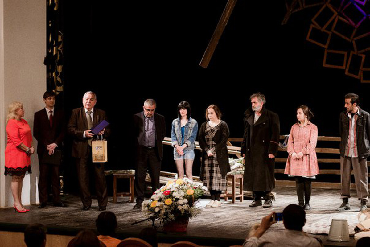 Gənc Tamaşaçılar Teatrı beynəlxalq tədbirlərdən mükafatlarla dönüb (FOTO)