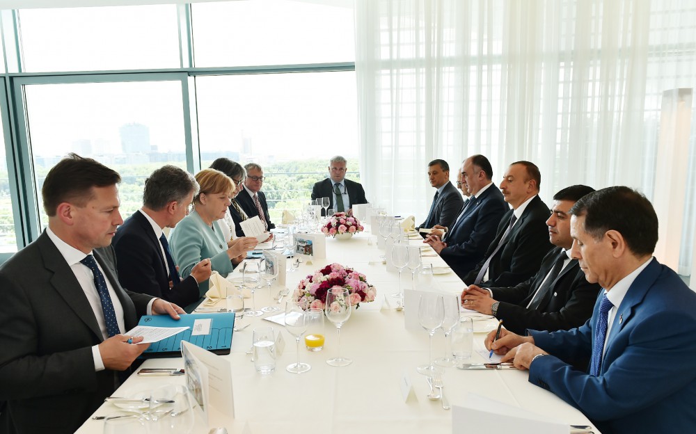 Prezident İlham Əliyev Almaniyanın Kansleri Angela Merkellə görüşüb (FOTO)