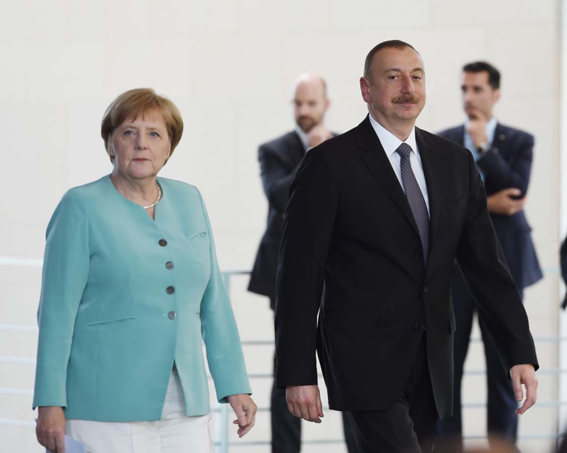 Prezident İlham Əliyev: "Biz özümüzü erməni təcavüzündən qorumalı idik" (ƏLAVƏ OLUNUB) (FOTO)
