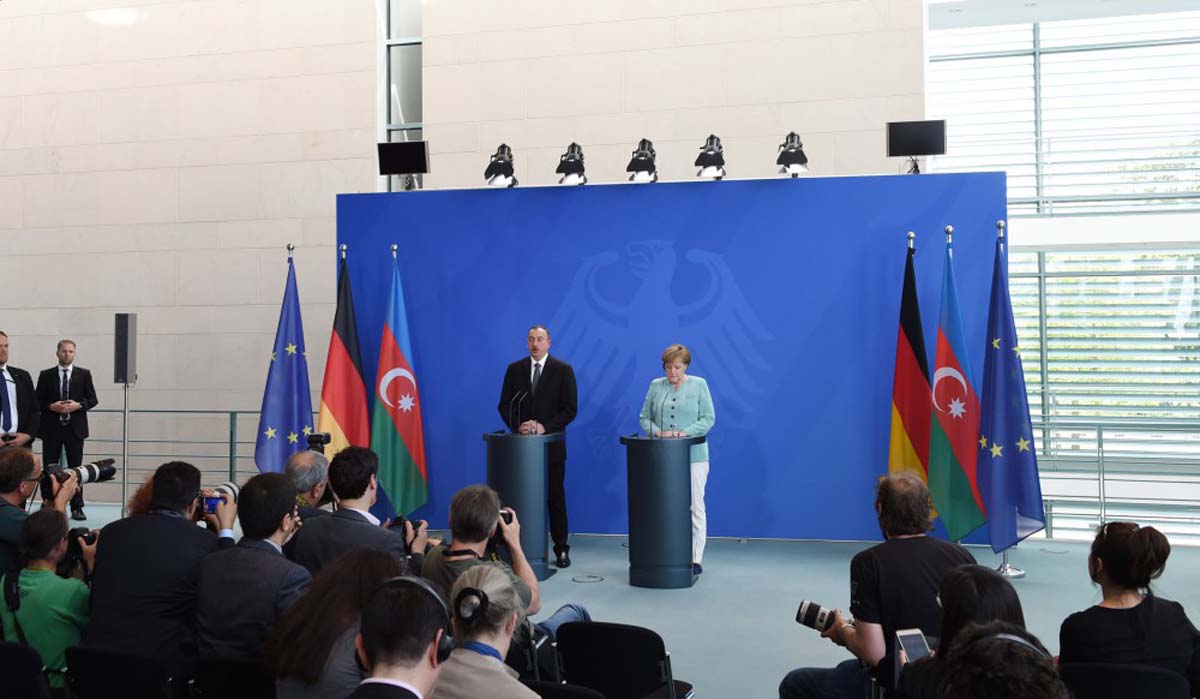 Prezident İlham Əliyev: "Biz özümüzü erməni təcavüzündən qorumalı idik" (ƏLAVƏ OLUNUB) (FOTO)