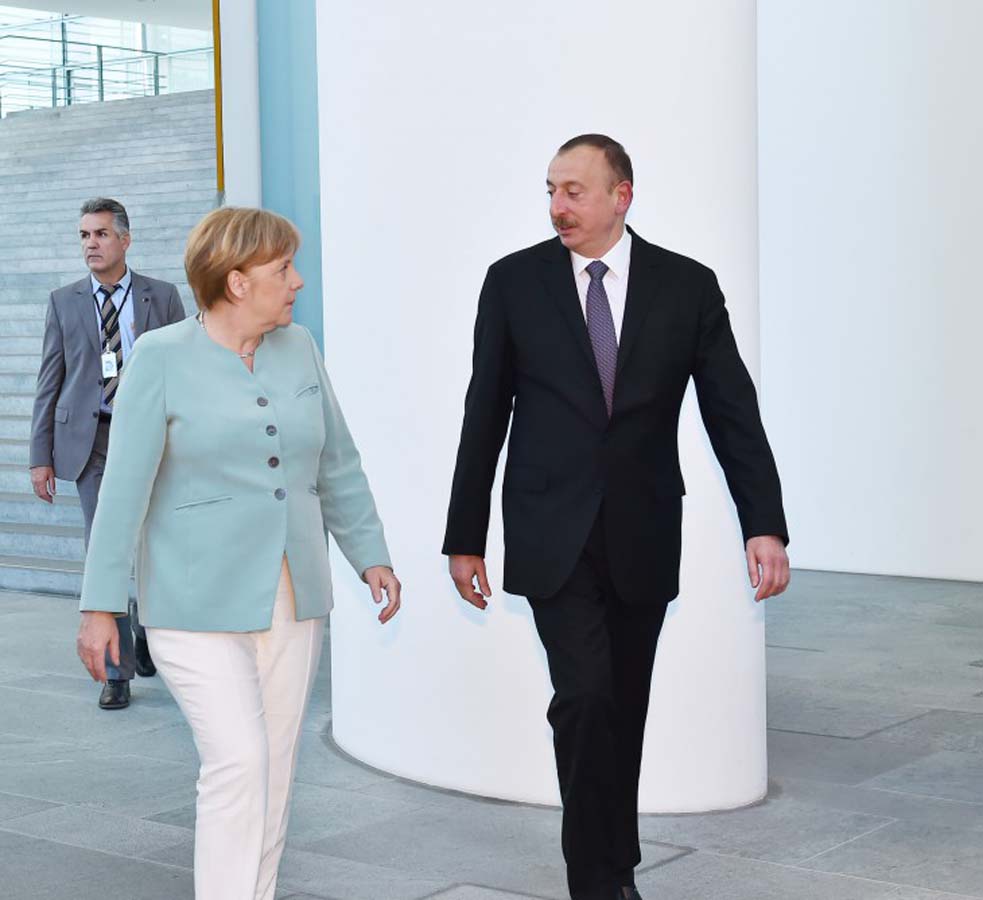 Prezident İlham Əliyev: "Biz özümüzü erməni təcavüzündən qorumalı idik" (ƏLAVƏ OLUNUB) (FOTO)