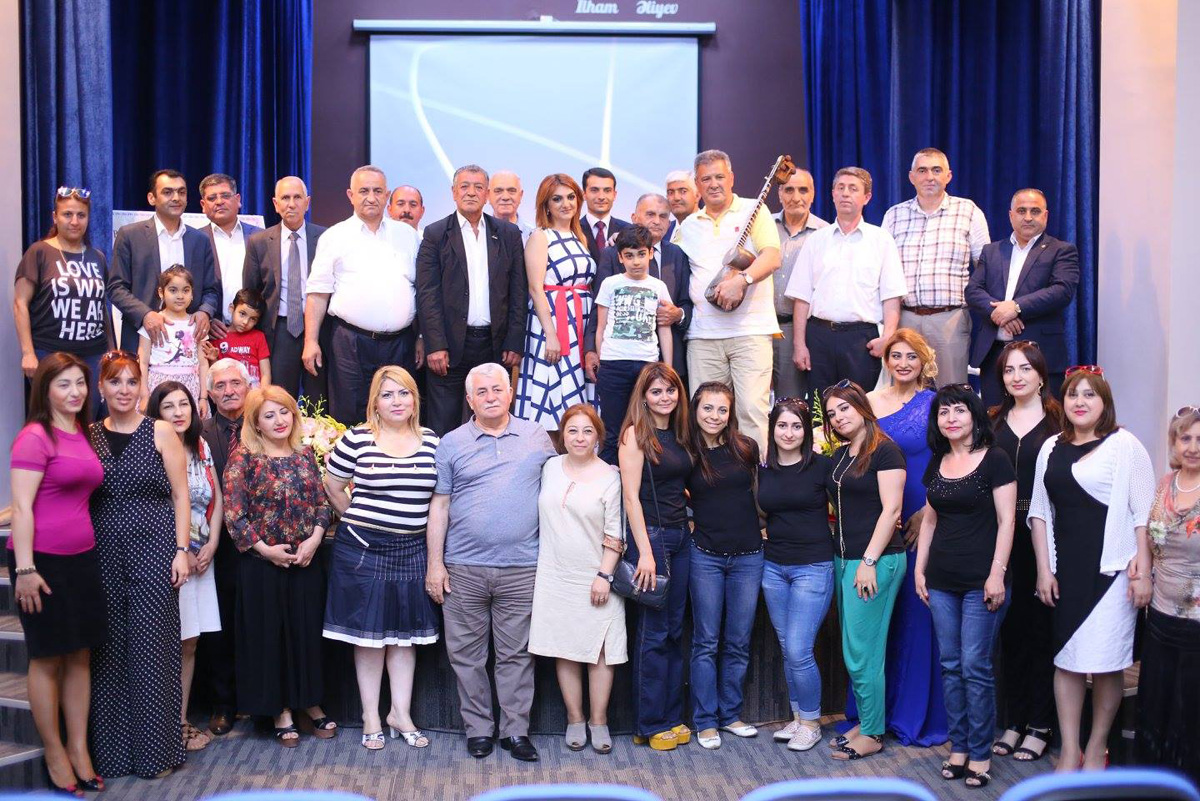 “Bizim Evin Qonaqları” rubrikasında növbəti qonaq tarzən Vamiq Məmmədəliyev olub (FOTO)