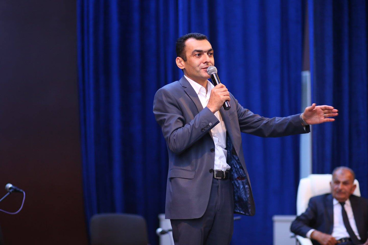 “Bizim Evin Qonaqları” rubrikasında növbəti qonaq tarzən Vamiq Məmmədəliyev olub (FOTO)