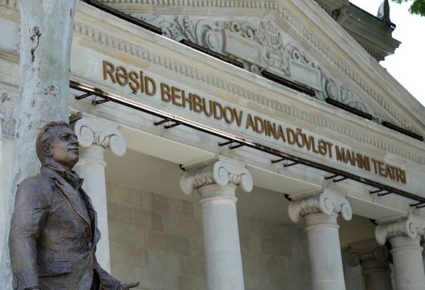 Bakıda Rəşid Behbudovun heykəli ucaldıldı (FOTO)