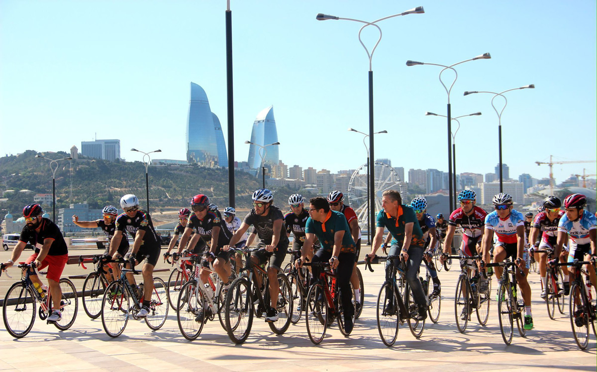 Fernando Alonso: "Bakıda velosipedlə gəzintiyə çıxmaq günümü daha da xoş etdi" (FOTO)