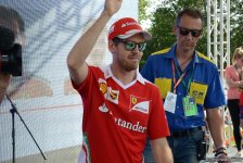 "Formula 1" iştirakçıları Bakıda avtoqraf verdilər (FOTO)
