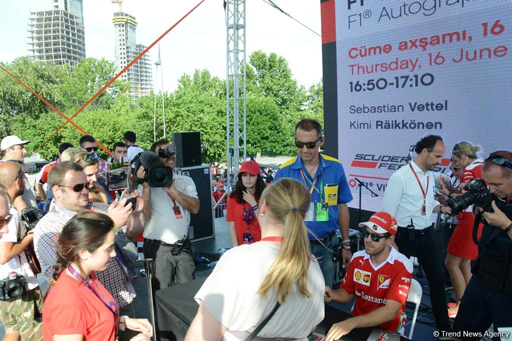 "Formula 1" iştirakçıları Bakıda avtoqraf verdilər (FOTO)