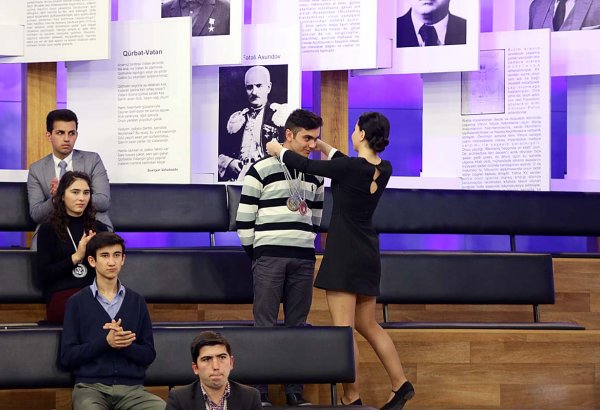 XIX əsr Amerika ədəbiyyatı "Parlaq Zəka" (FOTO)