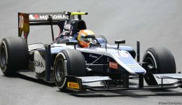 Fransız pilot Bakıda GP2 avtomobil yarışının praktiki sessiyası üzrə ən yaxşı nəticə göstərdi (FOTO)