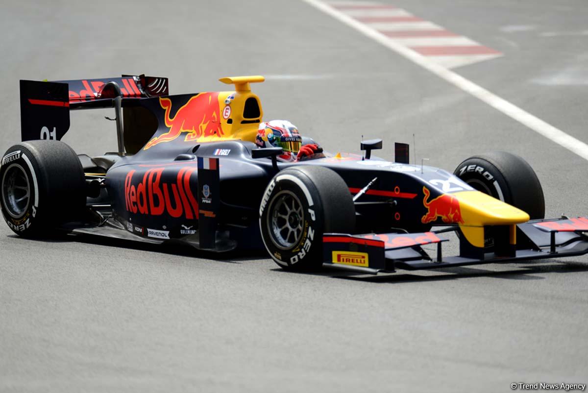 Fransız pilot Bakıda GP2 avtomobil yarışının praktiki sessiyası üzrə ən yaxşı nəticə göstərdi (FOTO)