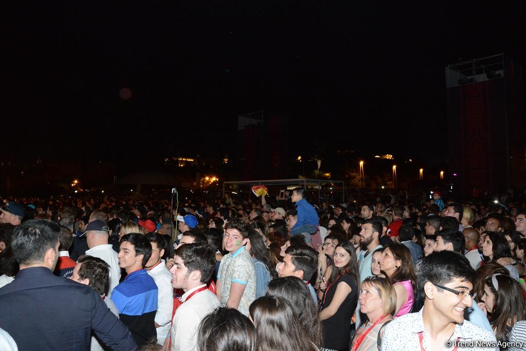 Formula 1 çərçivəsində Bakıda Kris Braunun konserti olub (FOTO)