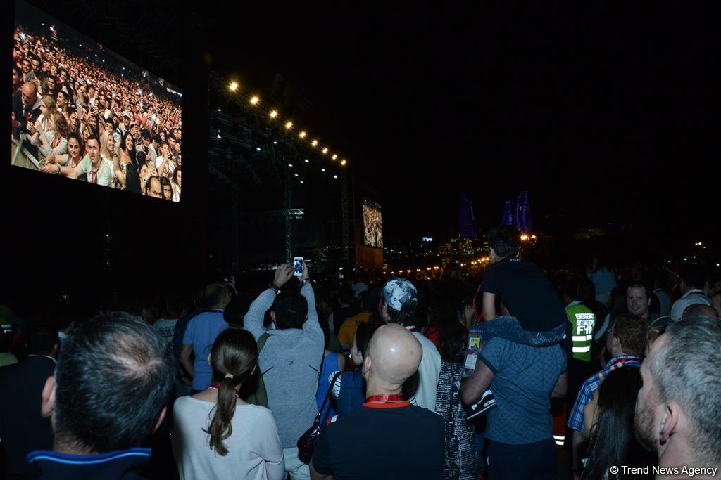 Formula 1 çərçivəsində Bakıda Kris Braunun konserti olub (FOTO)