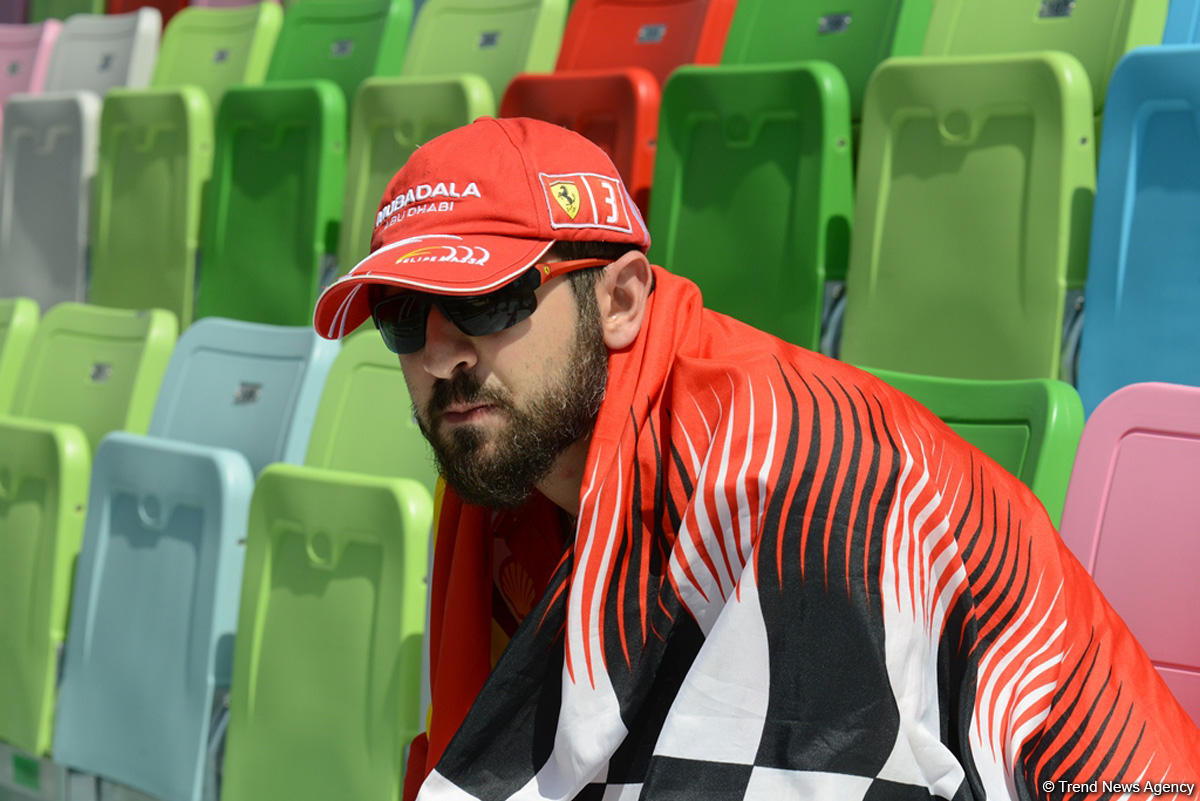 Bakıdan zövq alan "Formula 1" azarkeşləri (FOTO)