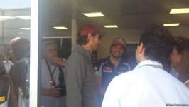 Enrike İqlesias "Formula 1" komandalarının bokslarına baş çəkib (FOTO)