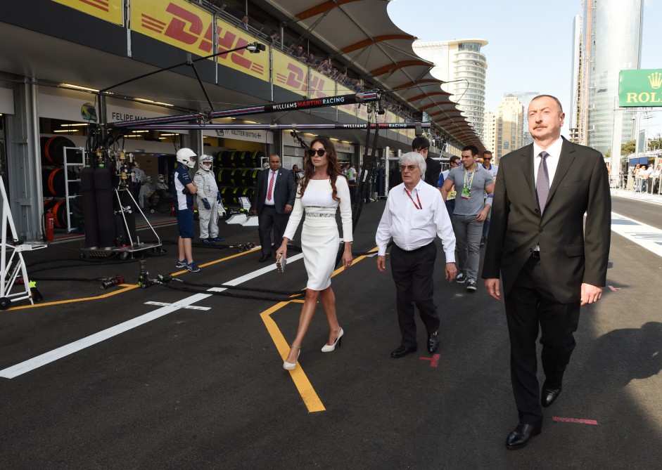 Prezident İlham Əliyev və xanımı "Formula 1" Avropa Qran Prisi yarışına baxıblar (FOTO)