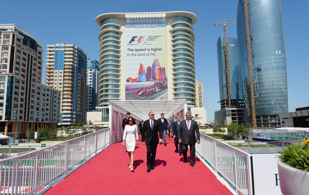 Prezident İlham Əliyev və xanımı "Formula 1" Avropa Qran Prisi yarışına baxıblar (FOTO)