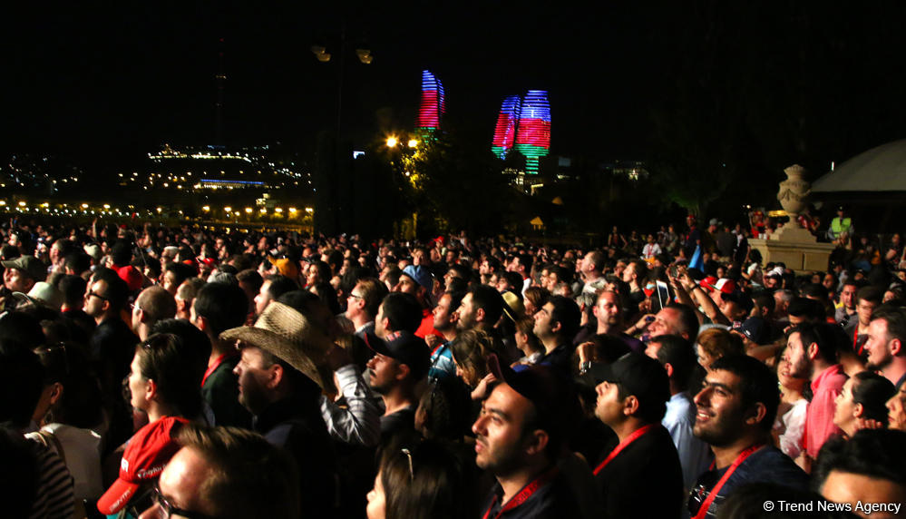 Tanınmış ulduz Farel Vilyams məşhur musiqi proqramı ilə "Formula 1" Avropa Qran Prisinə yekun vurub (FOTO)