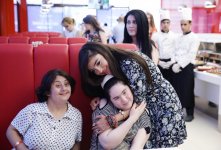 Leyla Əliyeva uşaq evləri və Daun Sindromlu Şəxslərin Reabilitasiya Mərkəzinin sakinləri üçün növbəti şənlikdə iştirak edib (FOTO)