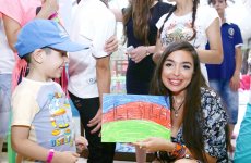 Leyla Əliyeva uşaq evləri və Daun Sindromlu Şəxslərin Reabilitasiya Mərkəzinin sakinləri üçün növbəti şənlikdə iştirak edib (FOTO)
