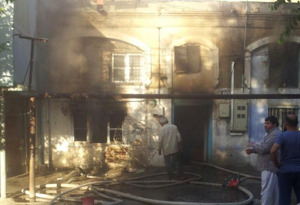 "Sovetski"də ev yanır (FOTO)