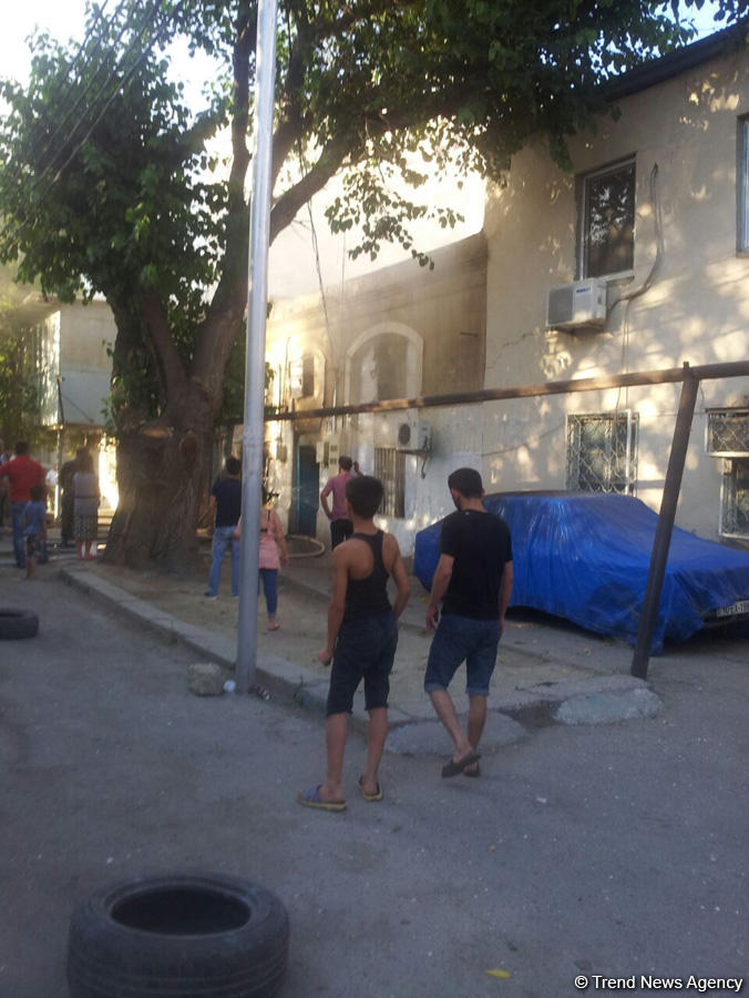 "Sovetski"də ev yanır (FOTO)