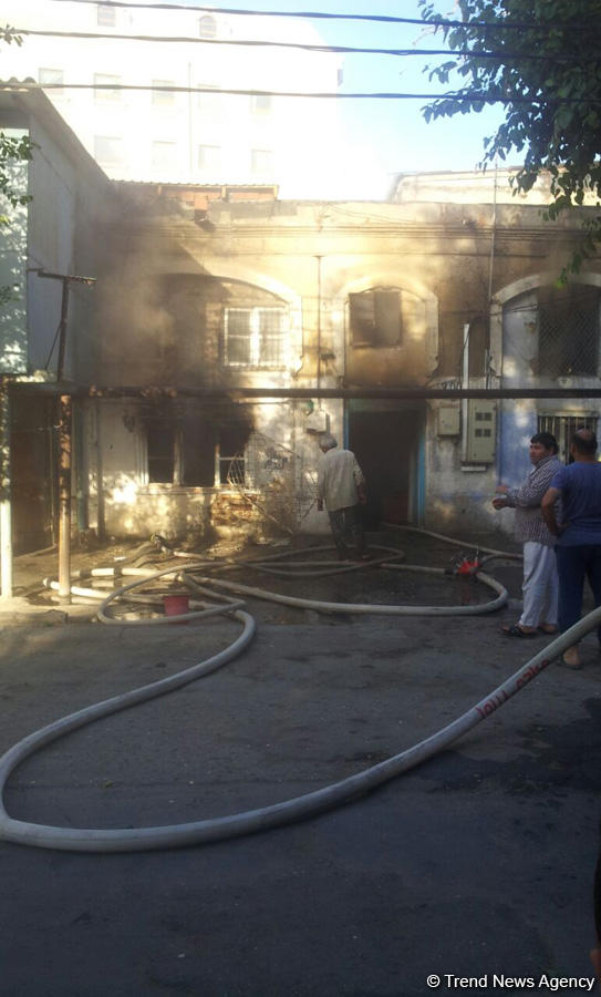 "Sovetski"də ev yanır (FOTO)
