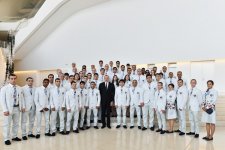 İlham Əliyev Yay Olimpiya Oyunlarında iştirak edəcək Azərbaycan nümayəndə heyətinin yolasalma mərasimində iştirak edib (FOTO)
