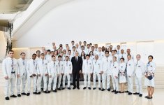 İlham Əliyev Yay Olimpiya Oyunlarında iştirak edəcək Azərbaycan nümayəndə heyətinin yolasalma mərasimində iştirak edib (FOTO)