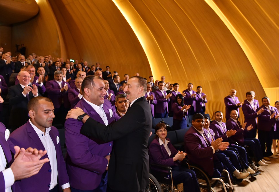 İlham Əliyev Yay Olimpiya Oyunlarında iştirak edəcək Azərbaycan nümayəndə heyətinin yolasalma mərasimində iştirak edib (FOTO)