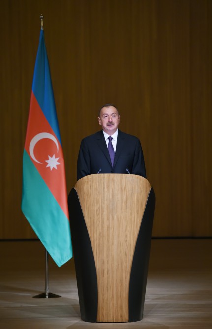 İlham Əliyev Yay Olimpiya Oyunlarında iştirak edəcək Azərbaycan nümayəndə heyətinin yolasalma mərasimində iştirak edib (FOTO)