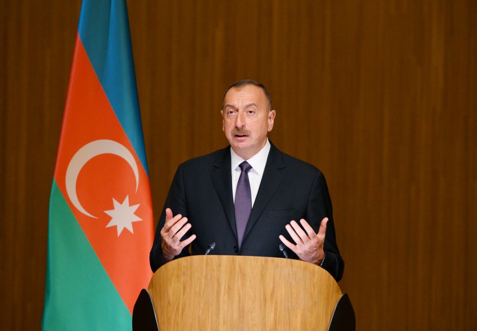İlham Əliyev Yay Olimpiya Oyunlarında iştirak edəcək Azərbaycan nümayəndə heyətinin yolasalma mərasimində iştirak edib (FOTO)