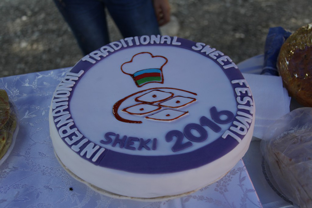 Şəki festivalında Azərbaycanın zəngin mətbəxi dünyaya tanıdılıb (FOTO)