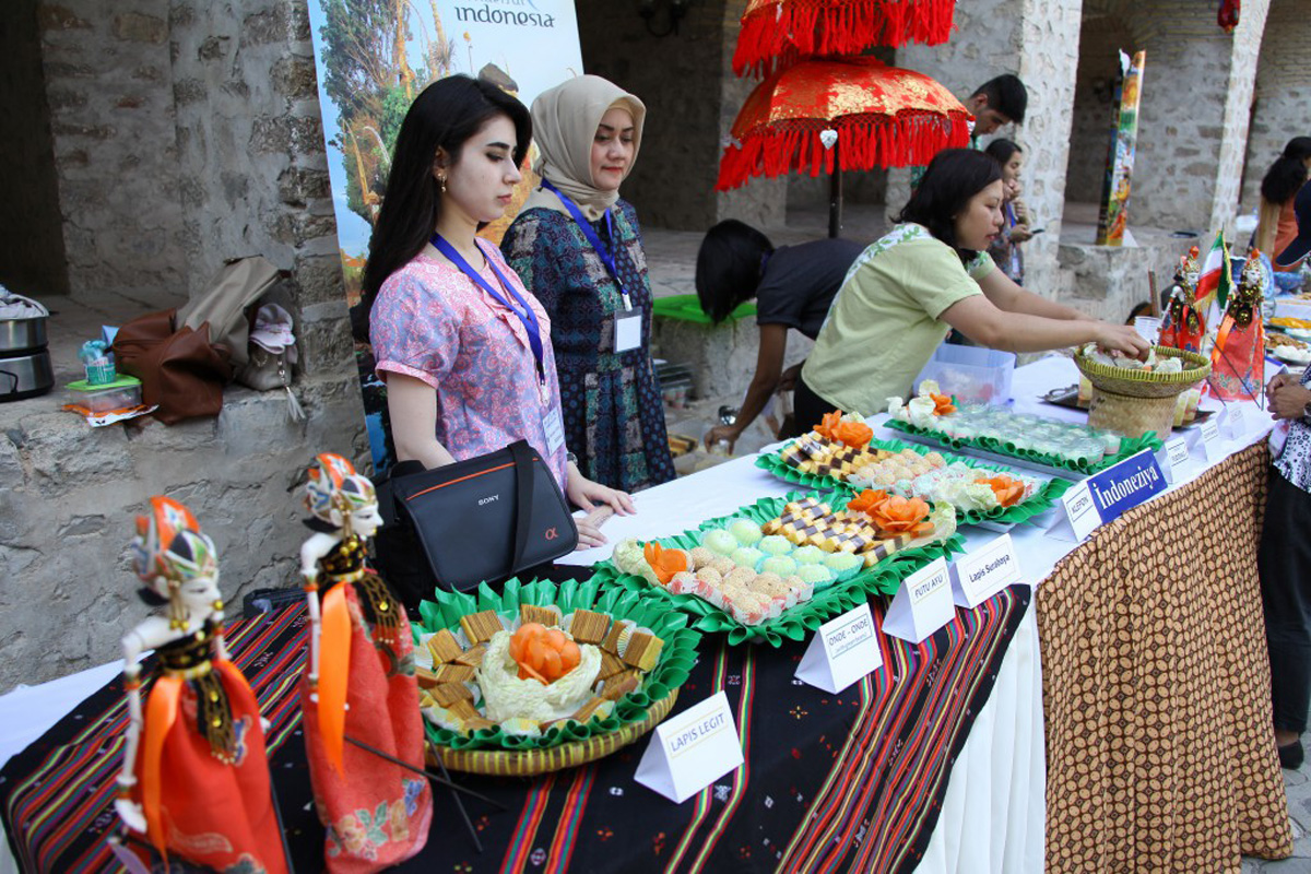 Şəki festivalında Azərbaycanın zəngin mətbəxi dünyaya tanıdılıb (FOTO)