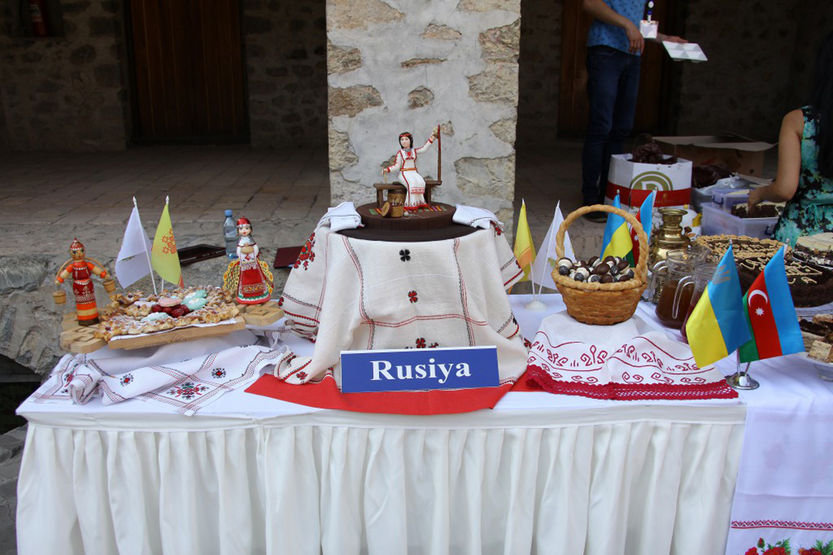 Şəki festivalında Azərbaycanın zəngin mətbəxi dünyaya tanıdılıb (FOTO)