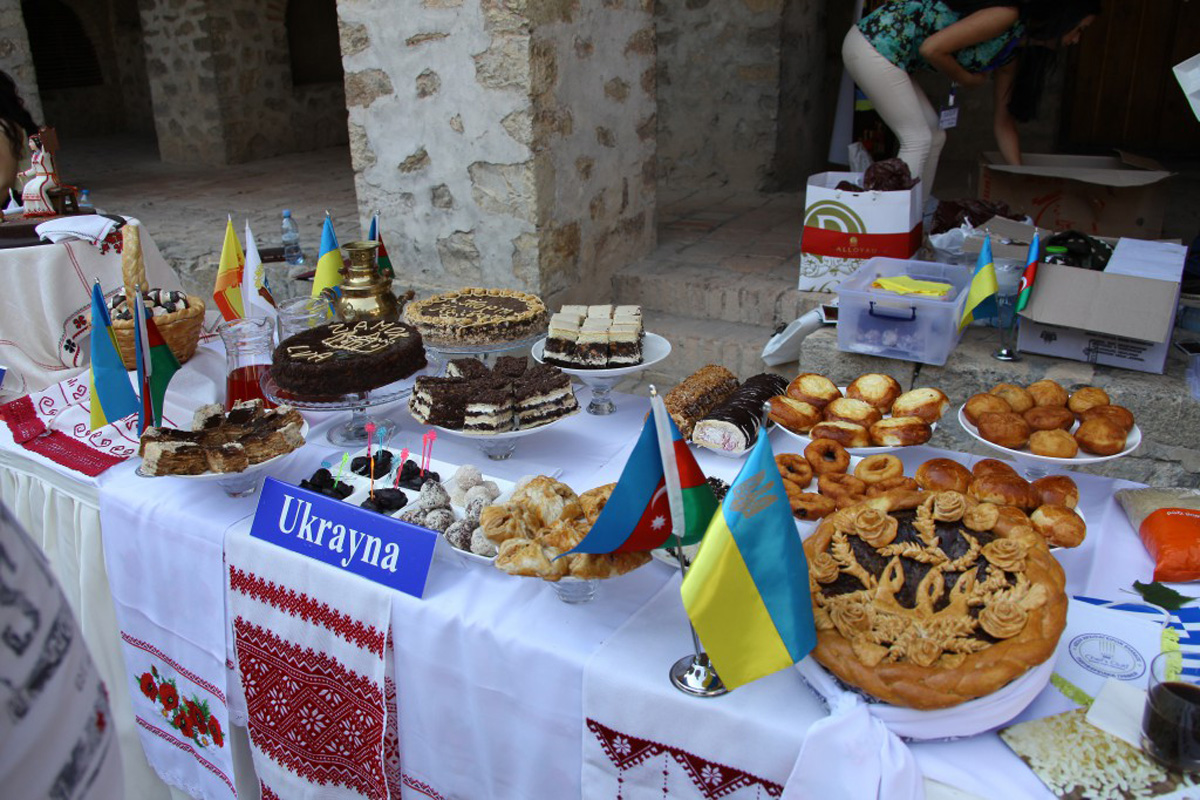 Şəki festivalında Azərbaycanın zəngin mətbəxi dünyaya tanıdılıb (FOTO)