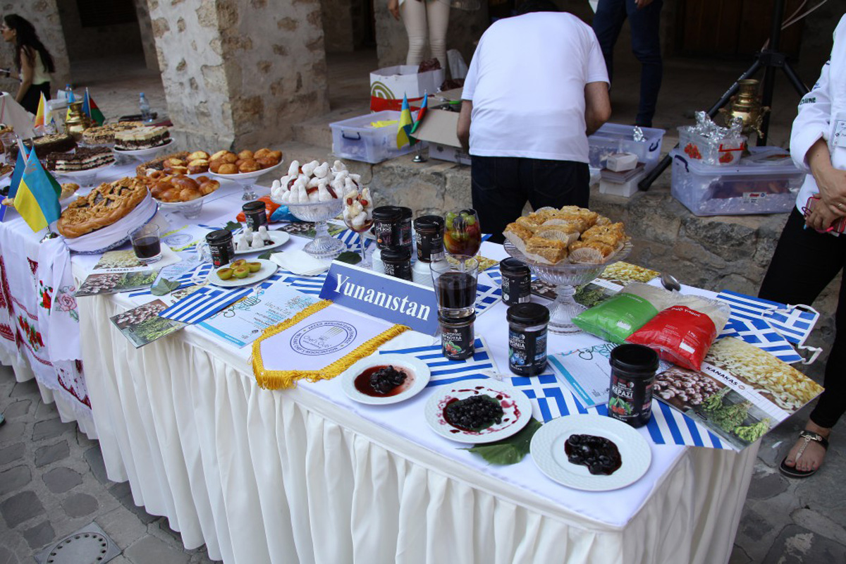 Şəki festivalında Azərbaycanın zəngin mətbəxi dünyaya tanıdılıb (FOTO)