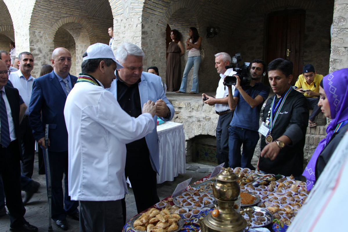 Şəki festivalında Azərbaycanın zəngin mətbəxi dünyaya tanıdılıb (FOTO)