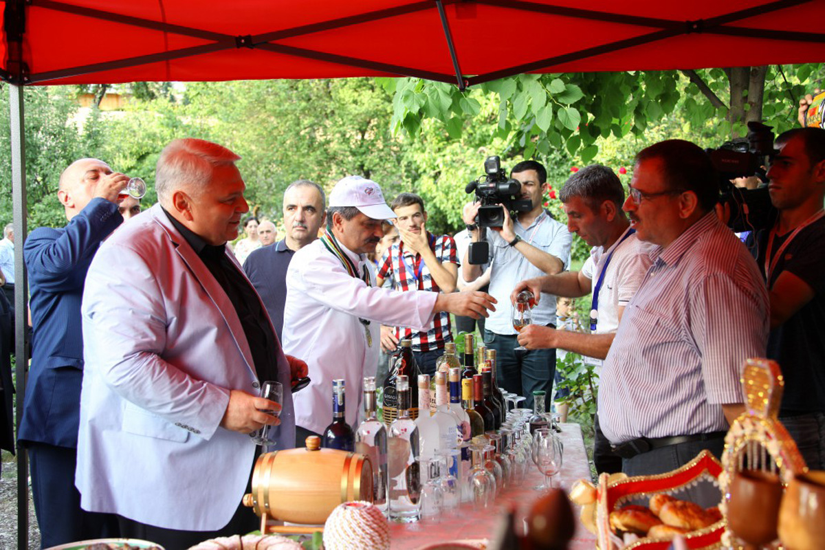 Şəki festivalında Azərbaycanın zəngin mətbəxi dünyaya tanıdılıb (FOTO)