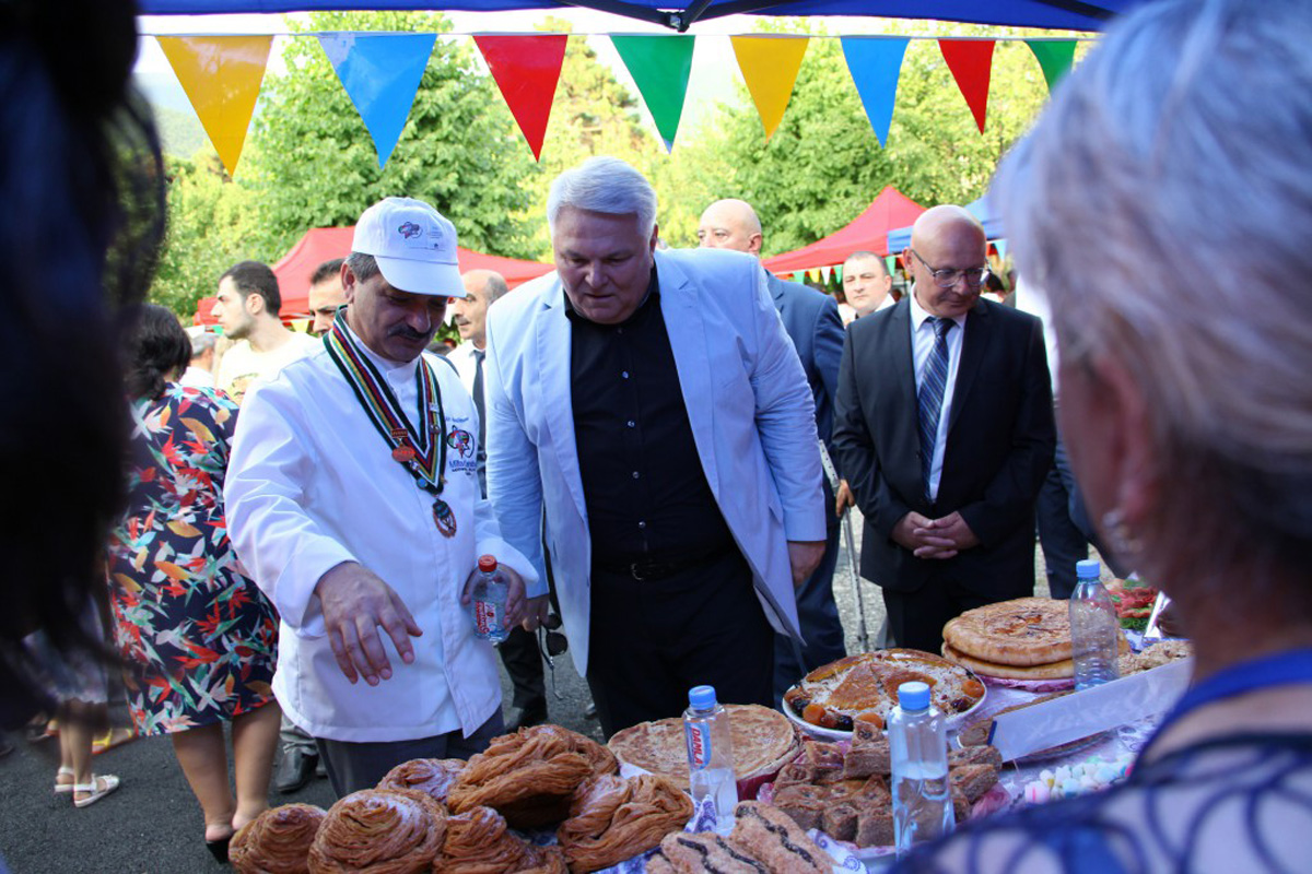 Şəki festivalında Azərbaycanın zəngin mətbəxi dünyaya tanıdılıb (FOTO)