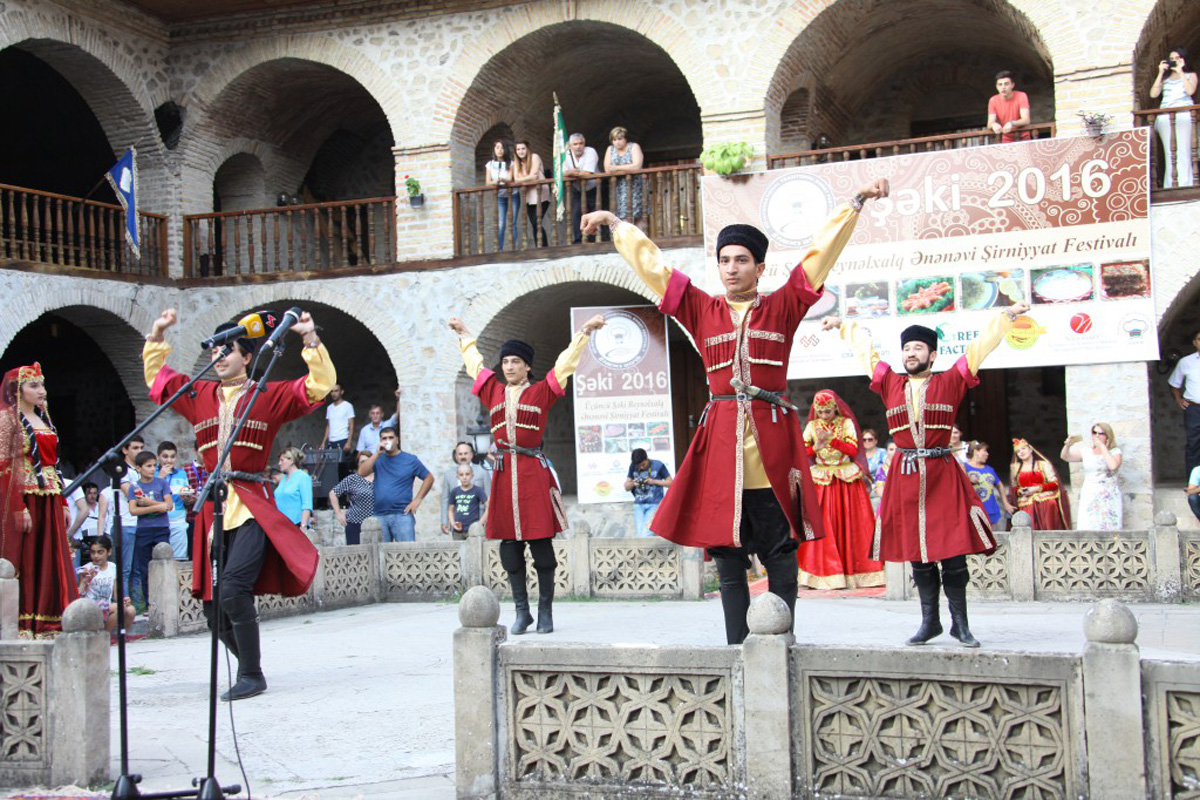 Şəki festivalında Azərbaycanın zəngin mətbəxi dünyaya tanıdılıb (FOTO)