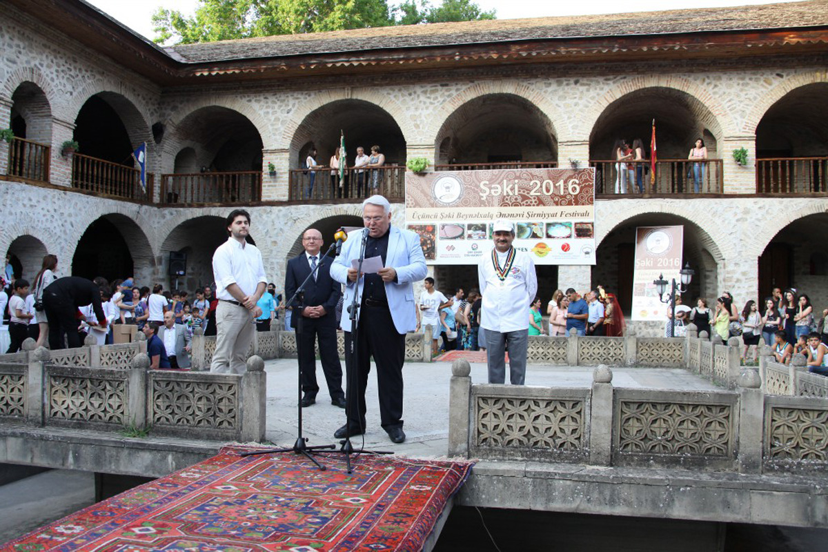 Şəki festivalında Azərbaycanın zəngin mətbəxi dünyaya tanıdılıb (FOTO)